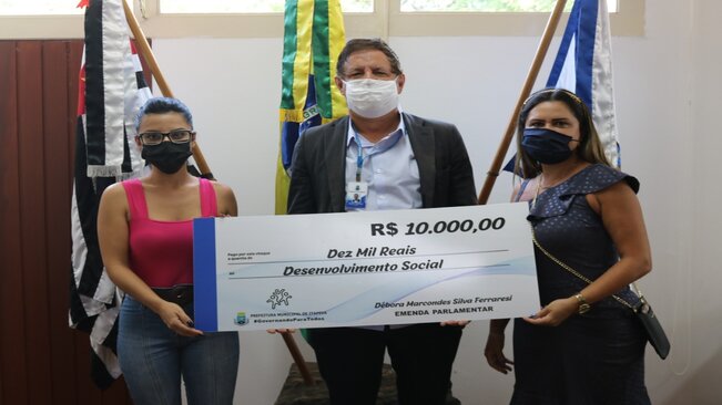 Prefeito Mário Tassinari anuncia emenda parlamentar da vereadora Débora Marcondes no valor de R$10.000,00 para Secretaria de Desenvolvimento Social