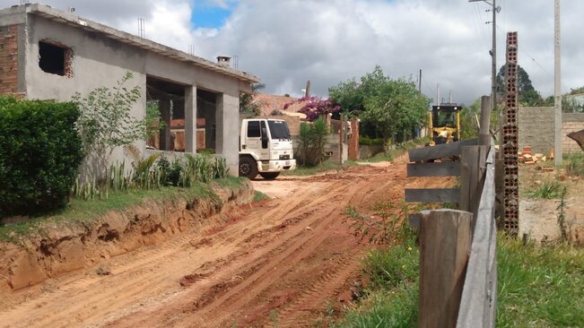 Prefeitura dá início às melhorias da estrada do Bairro Taquariguassu