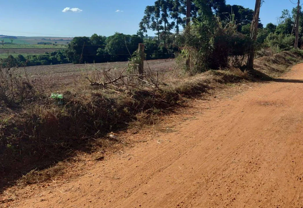 Prefeitura de Itapeva realiza serviços de limpeza e manutenção na Zona Rural e áreas urbanas