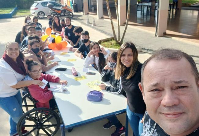 Palestra é realizada na Escola Antônio Deffune