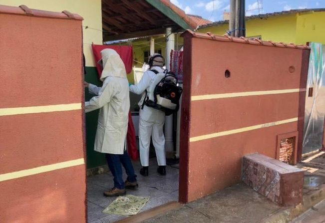 Nebulização contra o mosquito Aedes aegypti