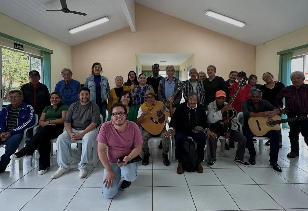 Momentos de descontração e alegria são proporcionados aos idosos da Vila Dignidade