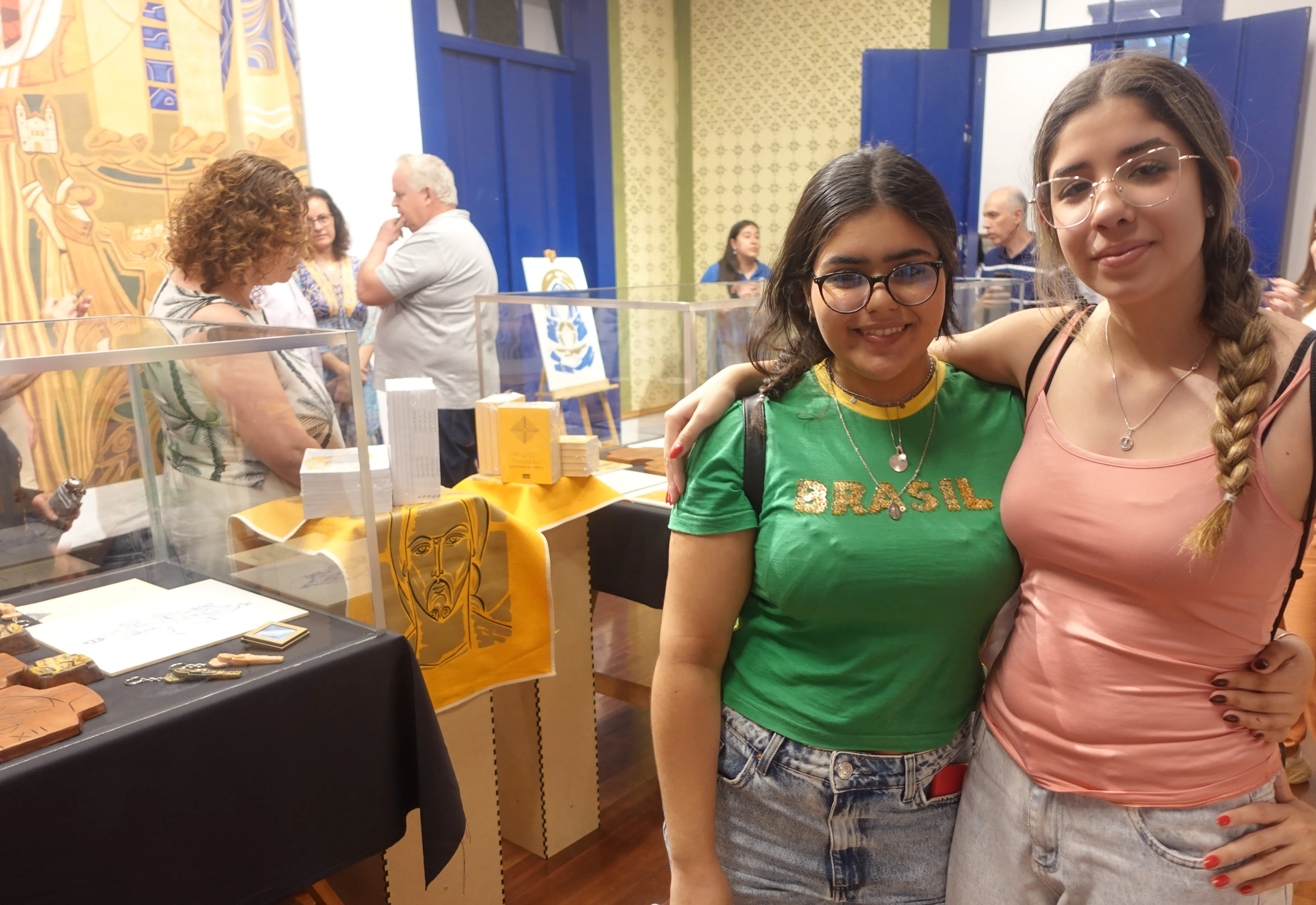 Chegada da Exposição de Obras Sacras de Cláudio Pastro na Casa da Cultura encanta a população itapevense