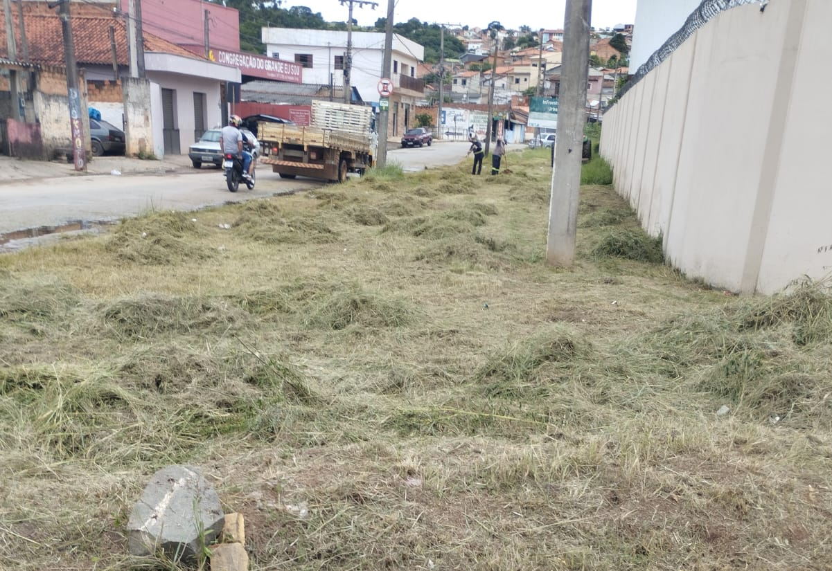 Serviços de roçada acontecem em Itapeva