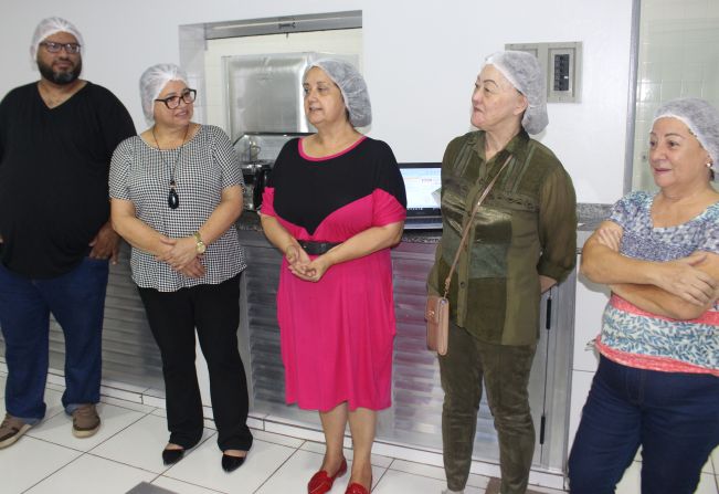 Autoridades municipais relizam visitam curso da Escola de Gastronomia