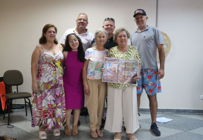 Clube da Viola homenageia a cantora itapevense Maria Eugênia 