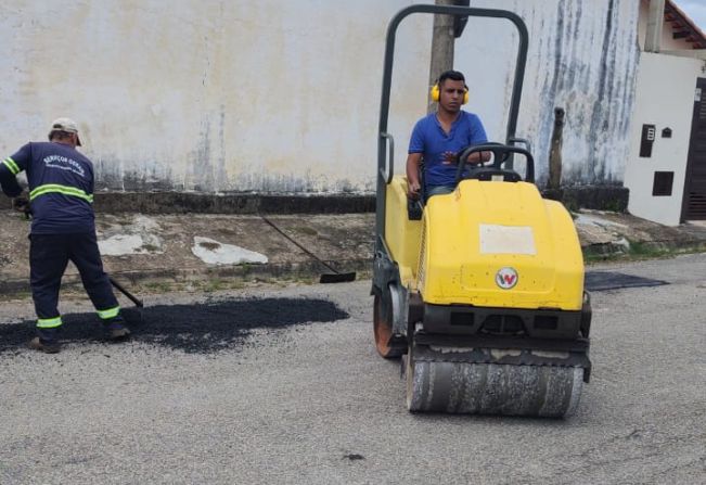 Operação Tapa-Buraco é realizada no bairro Jd. Brasil 