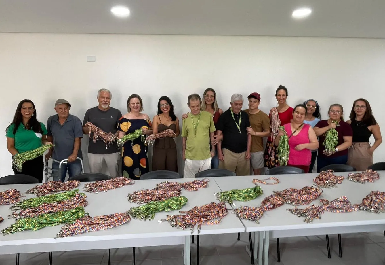 Prefeitura de Itapeva entrega cordões de girassol para pessoas com deficiências ocultas