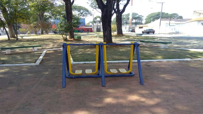 Secretaria de Esportes realiza reparos na academia ao ar livre e troca do playground da Praça do Parque São Jorge