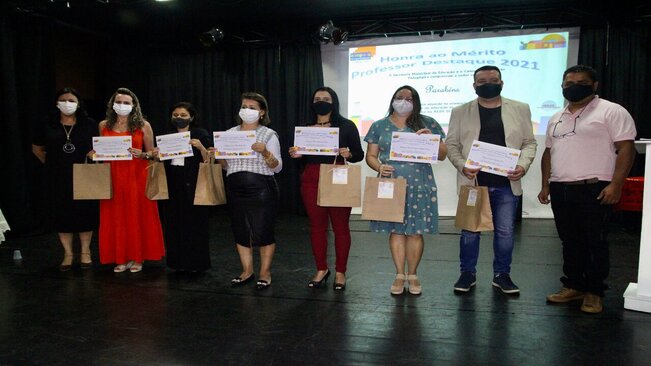 Professores finalistas na Olímpiada de Língua Portuguesa são homenageados