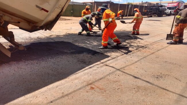 Prefeitura realiza operação tapa-buracos na Vila Camargo I e Jardim Grajaú