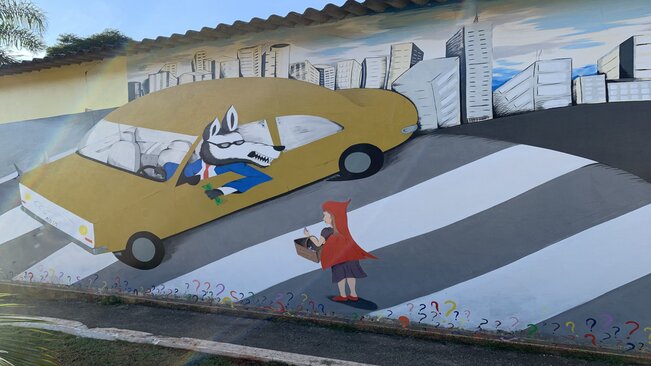 Artista local faz pintura em alusão à exploração e trabalho infantil