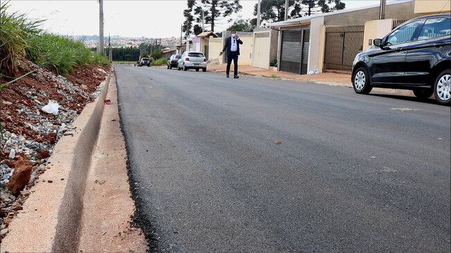 Veja o Vídeo: Prefeitura realiza o asfaltamento da Rua 9 do Jardim Bela Vista
